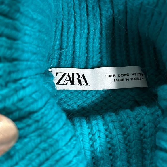 Women’s Zara turquoise cable knit fringe  sweater vest size Sm - Picture 3 of 5